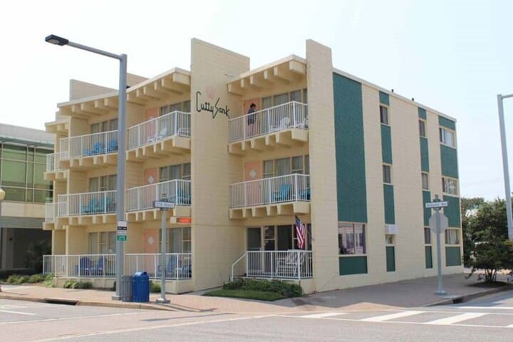 Exploring the Virginia Beach Boardwalk: Hotels, Neptune & Coastal Culture photo 2