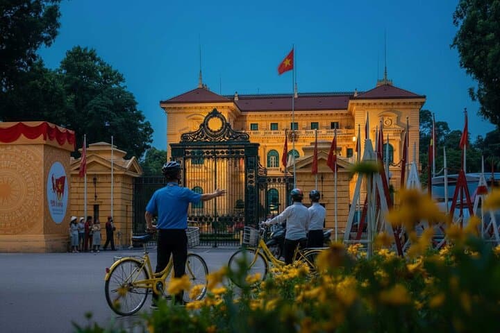 Tour de Hanoi: Half-Day Old Quarter Cycling Experience photo 2