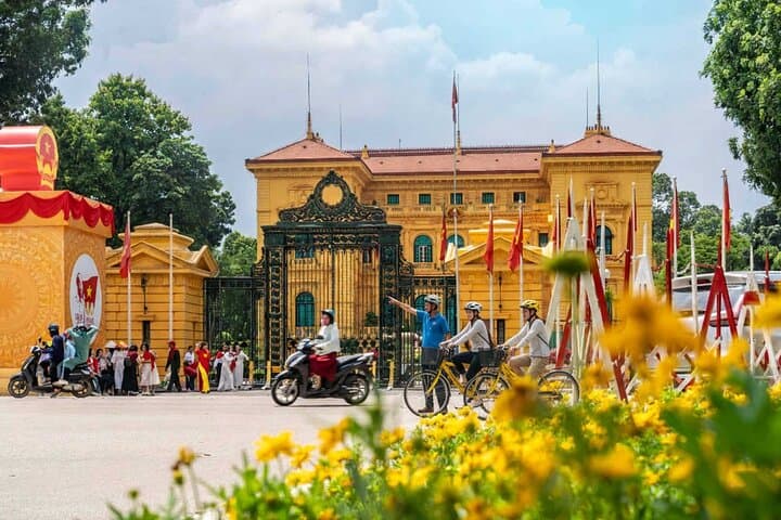 Tour de Hanoi: Half-Day Old Quarter Cycling Experience photo 4