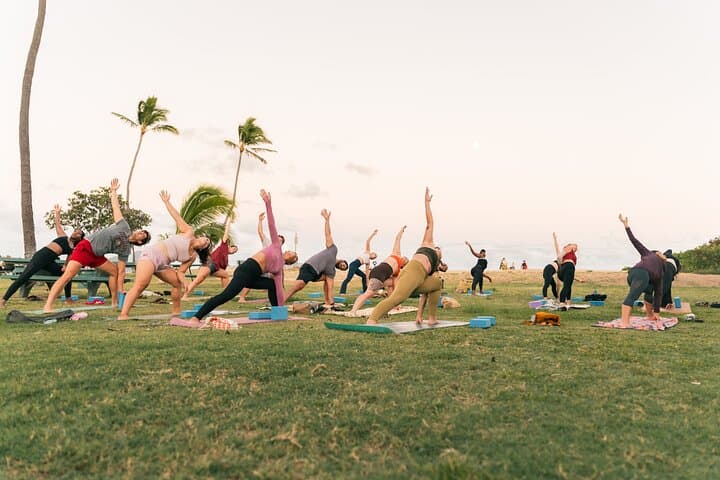 Sunset Yoga in Waikiki: Flow With Oahu’s Evening Light