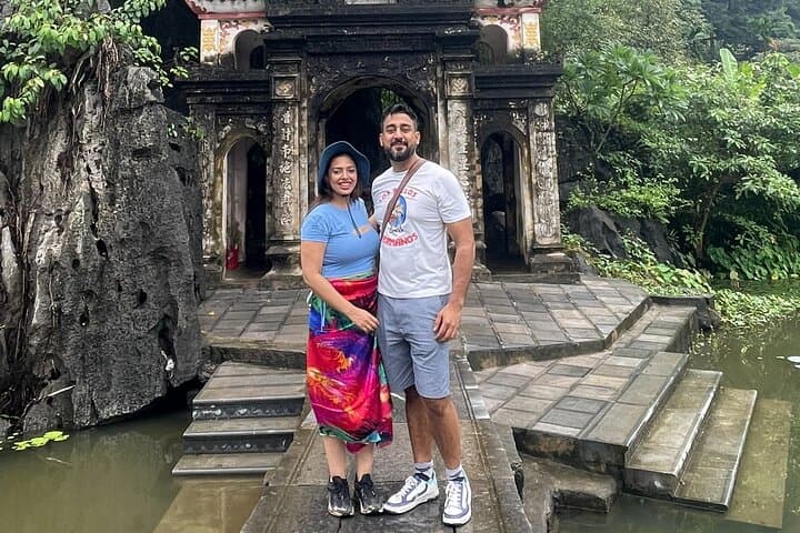 Full-Day Ninh Binh: Mua Cave Views, Tam Coc Bike Ride & Trang An Boat Tour photo 4