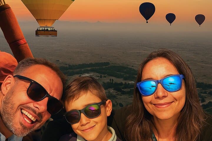 Dubai Sunrise Hot Air Balloon Over the Desert — Flight with Refreshments & Transfers photo 4