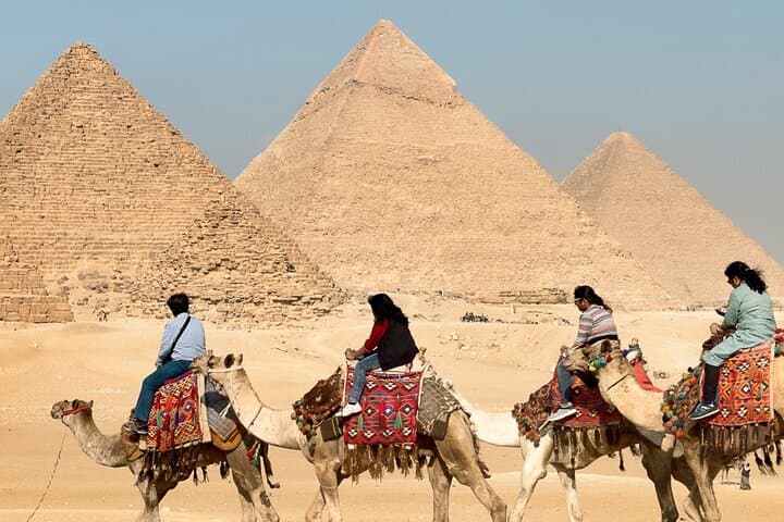 Hurghada to Giza: Day Trip to the Pyramids, Sphinx & Egyptian Museum with Lunch photo 1