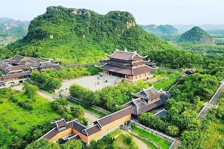 Ninh Binh Luxury Day Tour: Bai Dinh Pagoda, Trang An Boat Trip & Mua Cave photo 5