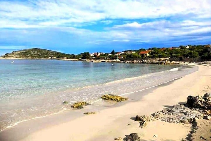 Vinišće Island Hopping: Drvenik Mali, Šolta & Blue Lagoon Day Cruise photo 3