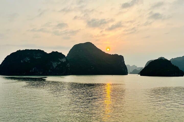 Halong Bay Luxury Day Cruise from Hanoi — All-Inclusive Guide photo 3