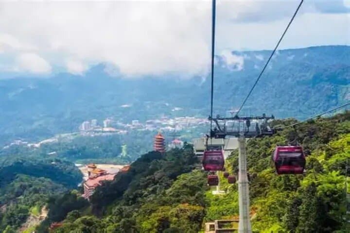 Genting Highlands and Batu Caves Day Tour: Cable Car Views & Temple Steps