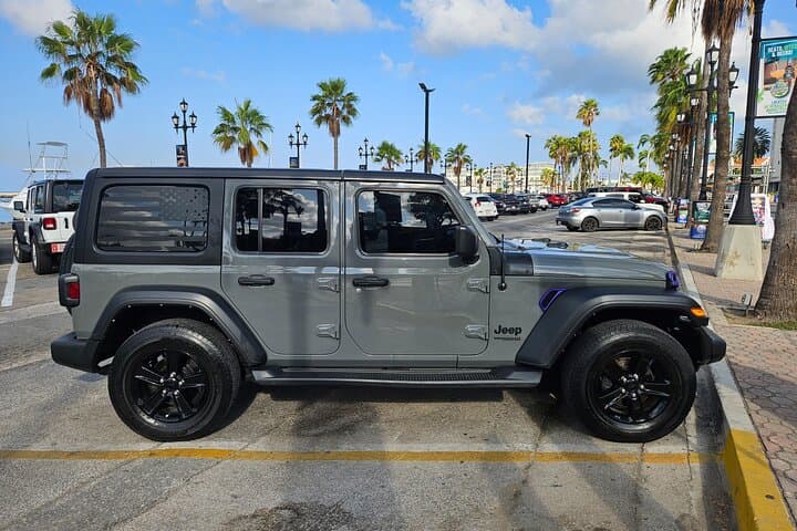 Jeep Wrangler 4-Door Hardtop Rental — Explore Aruba’s Rugged North Coast photo 4