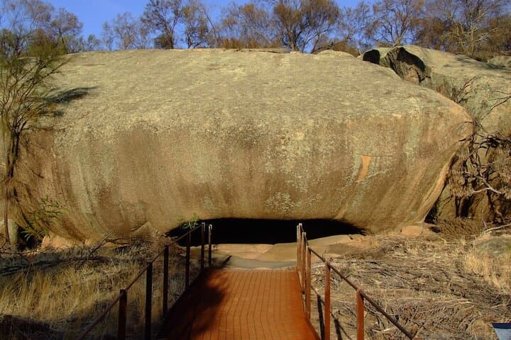 Wave Rock Day Tour from Perth: Mulka’s Cave, Hippo’s Yawn & York photo 3