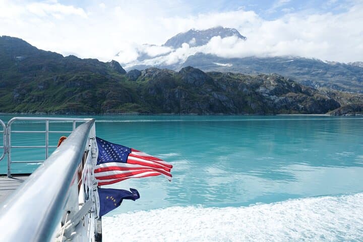 Glacier Bay Day Tour: Tidewater Glaciers, Whales & Ranger-Narrated Cruise photo 2