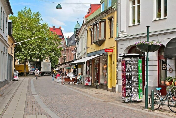 Private Family Walking Tour of Malmo Castle & Gardens — 2-Hour Historic Stroll photo 6