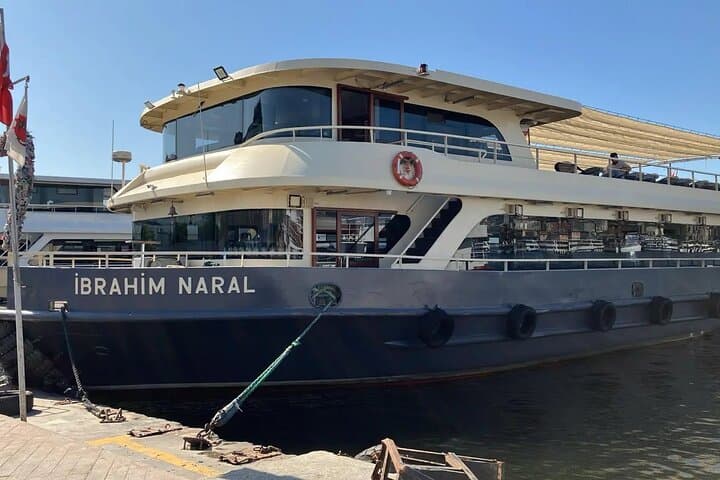 Bosphorus Cruise: Sail Between Europe and Asia on a 3‑Hour Istanbul Cruise photo 4