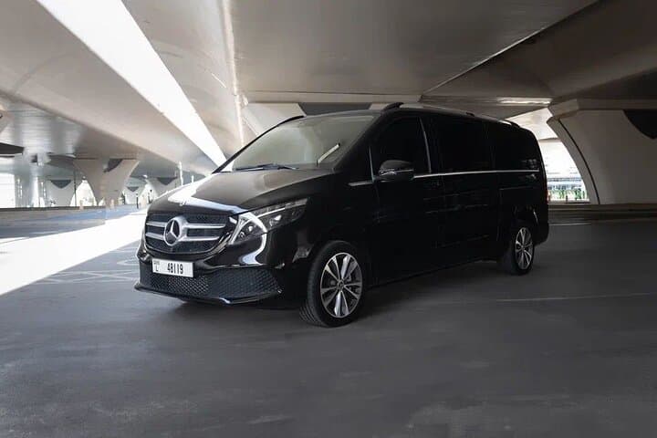Luxury Dubai Airport Transfer in a Mercedes-Benz V-Class photo 2