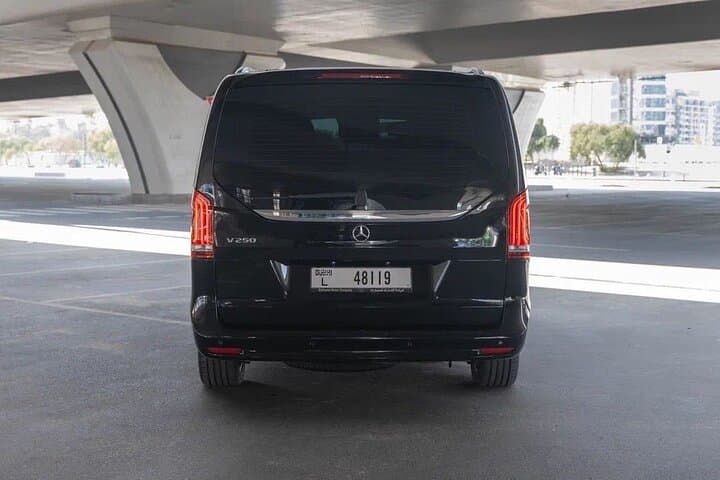 Luxury Dubai Airport Transfer in a Mercedes-Benz V-Class photo 4