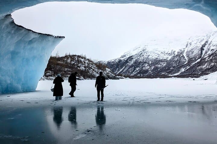 Explore Alaska’s Winter Ice Caves: Helicopter Landing on Knik Glacier photo 4