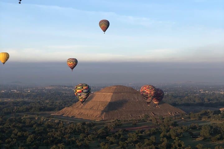 Dawn Balloon Flight Over Teotihuacan Pyramids — Breakfast & Pickup from CDMX photo 2