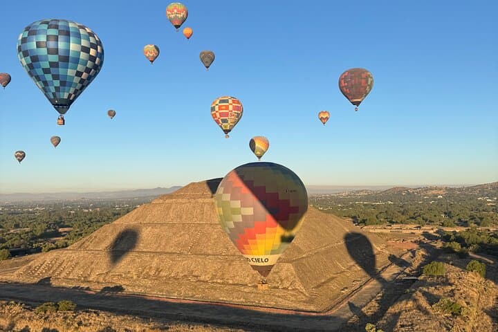Dawn Balloon Flight Over Teotihuacan Pyramids — Breakfast & Pickup from CDMX photo 3