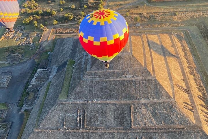 Dawn Balloon Flight Over Teotihuacan Pyramids — Breakfast & Pickup from CDMX photo 4