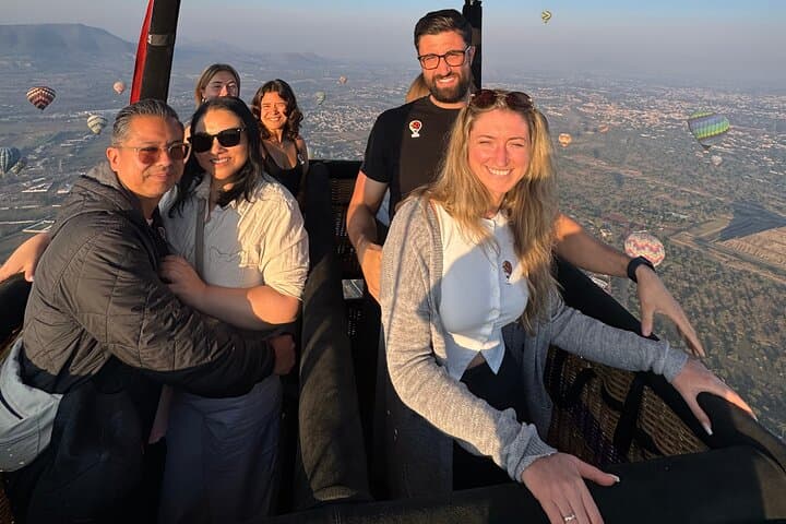 Dawn Balloon Flight Over Teotihuacan Pyramids — Breakfast & Pickup from CDMX photo 5