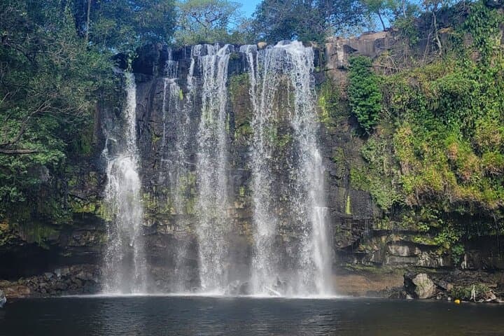 Llanos de Cortés Waterfall and Liberia Day Tour: Hike, Swim & Local Flavors photo 6