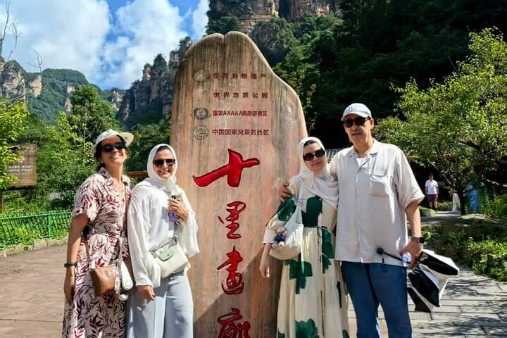 VIP Zhangjiajie Day Tour: Avatar Mountains, Tianzi Peaks & Bailong Elevator photo 5