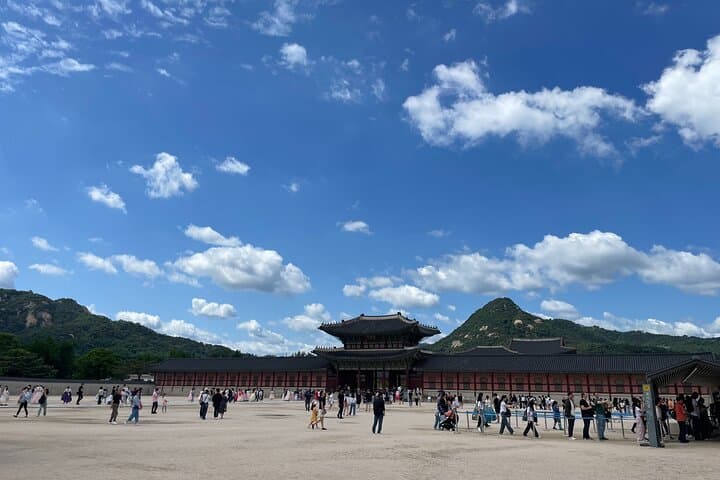 Custom Private Seoul Tour: Personalized Vehicle & Local Guide photo 2