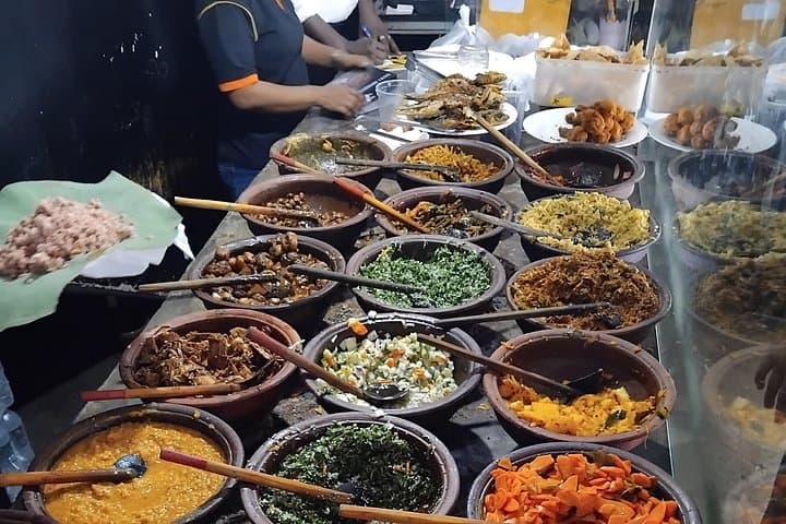 Colombo City Highlights Bus Tour: Cultural Sights & Local Cuisine photo 4