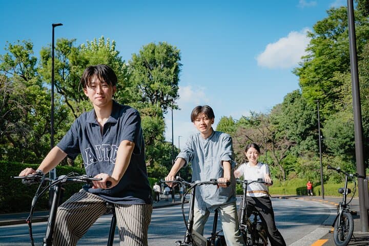 Electric Bike Tour of Tokyo — Shibuya & Shinjuku Highlights in 2 Hours photo 2