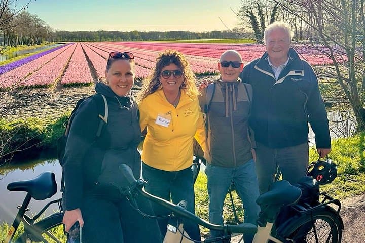 Tulip Fields by Bike: Guided 2.5-Hour Lisse Tulip Bike Tour photo 4