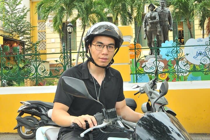 Explore Ho Chi Minh’s Guinness-Record Temple: Rooftop Views & Silk-Road Streets photo 3