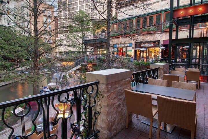 Hard Rock Cafe San Antonio — River Walk Eats and Iconic Music Memorabilia photo 5
