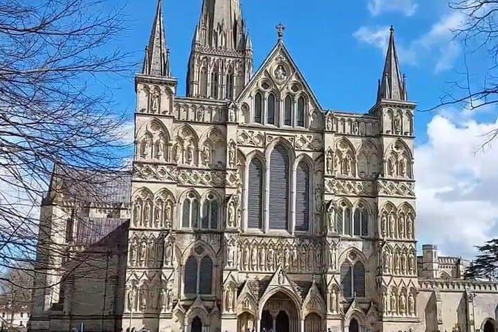 Private Walking Tour of Salisbury & Cathedral: Magna Carta and Market History