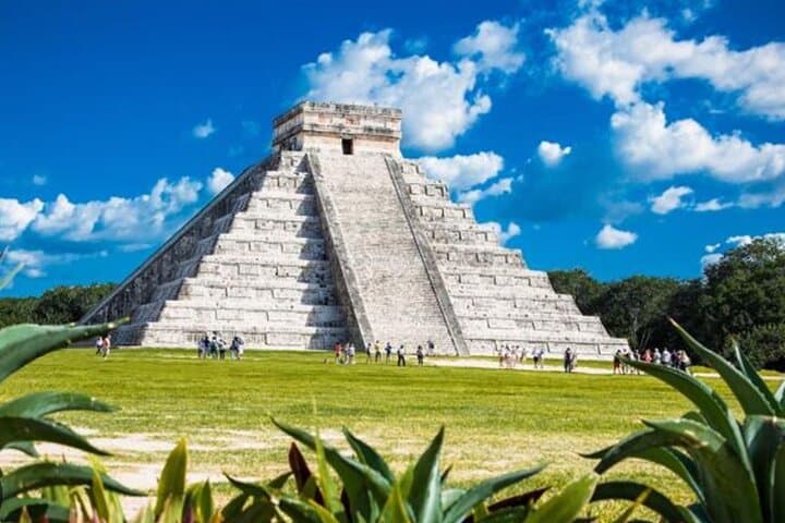 Chichen Itza and Izamal: Private Day Tour to the Archaeological Site and the Yellow City photo 4