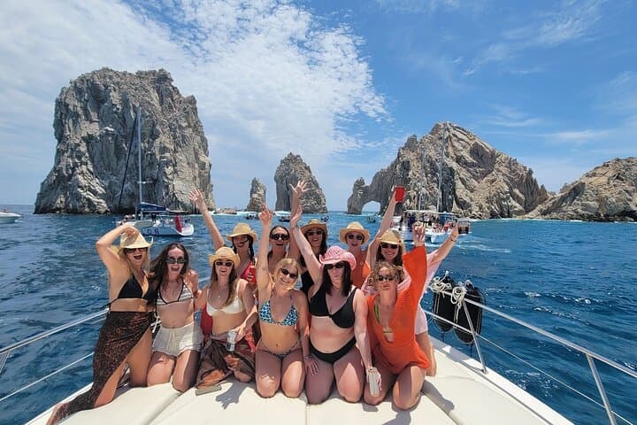 Cabo San Lucas Private Yacht: Arch, Snorkel & Lunch Cruise