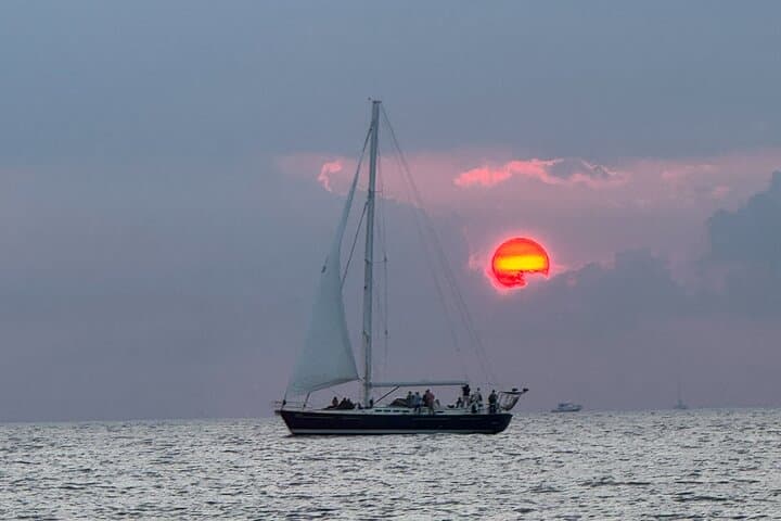 Private Waikiki Sunset Cruise & Friday Night Fireworks — Small-Group Boat Tour photo 4