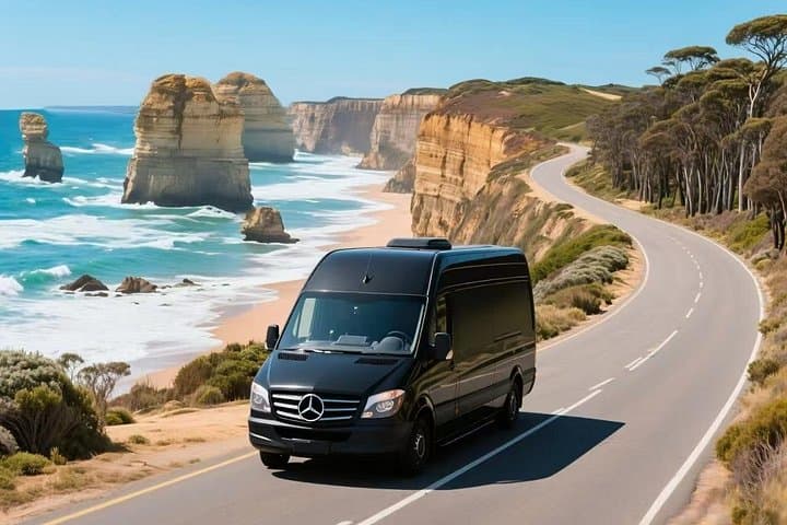 Reverse Great Ocean Road Tour from Melbourne: London Bridge & Twelve Apostles Wildlife