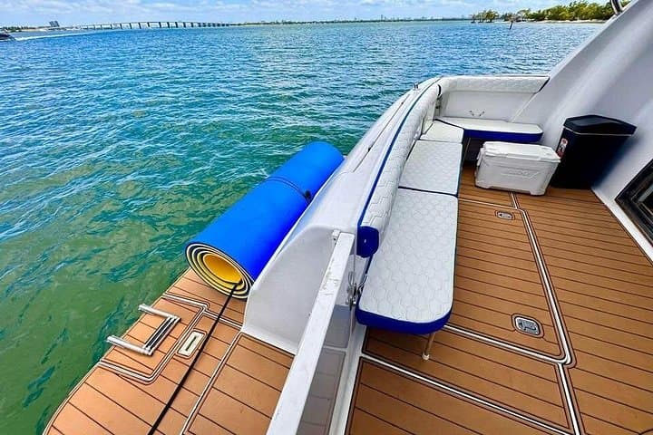 Luxury Yacht Charter in Miami: Biscayne Bay Private Cruise & Sunset Tour photo 3