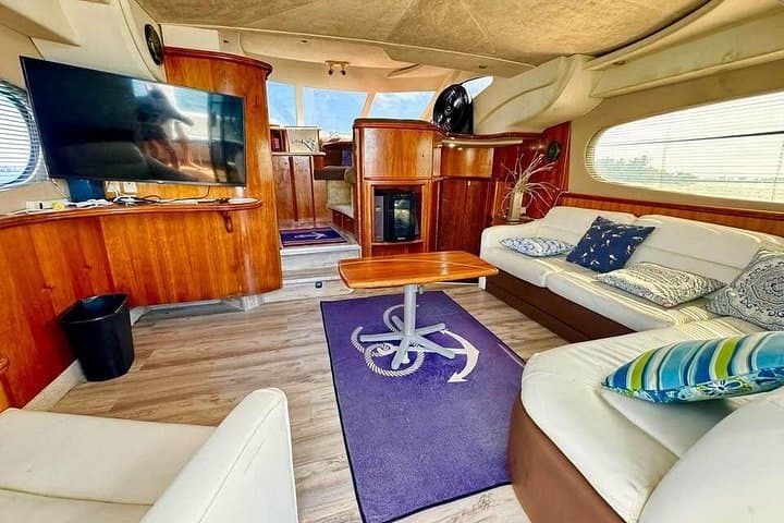 Luxury Yacht Charter in Miami: Biscayne Bay Private Cruise & Sunset Tour photo 4