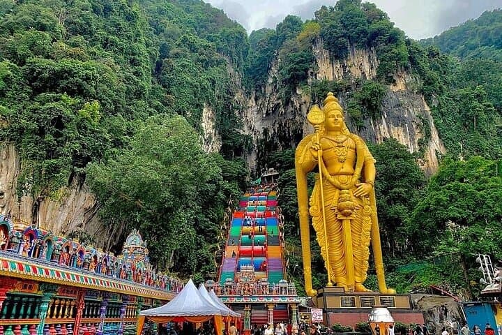 Genting Highlands and Batu Caves Day Tour: Cable Car Views & Temple Steps photo 3