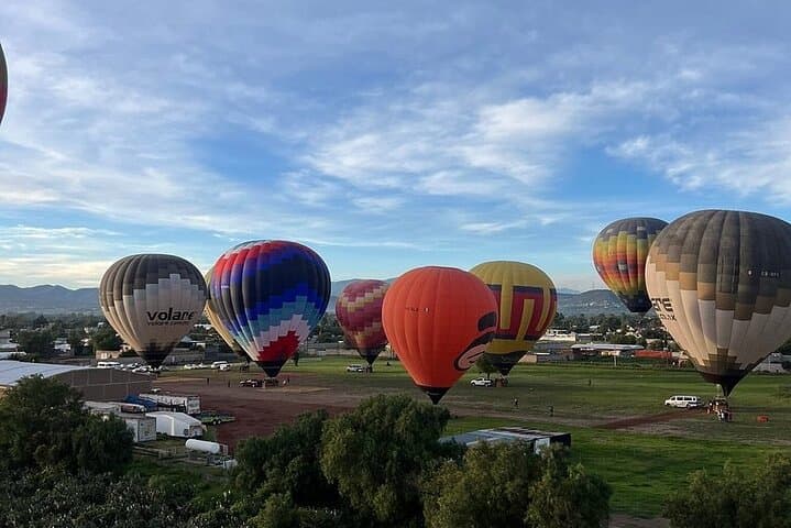 Sunrise Hot Air Balloon Over Teotihuacan: Flight, Breakfast & Ruins Tour photo 2