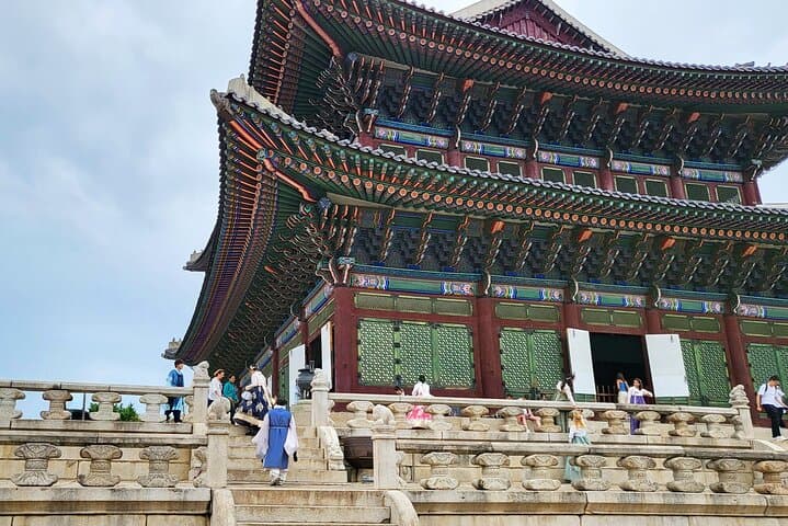 One-Day Seoul Cultural Walk: Gyeongbokgung, Bukchon & Gwangjang Market