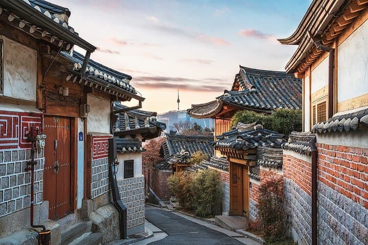 One-Day Seoul Cultural Walk: Gyeongbokgung, Bukchon & Gwangjang Market photo 2