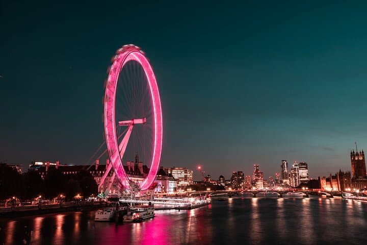 Soaring Above the Thames: London Eye Champagne Experience photo 6