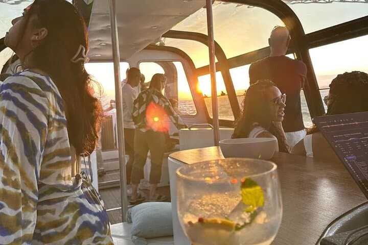 Lisbon Sunset DJ Party Cruise: Luxury Boat, Pizza & Open Bar on the Tagus photo 3
