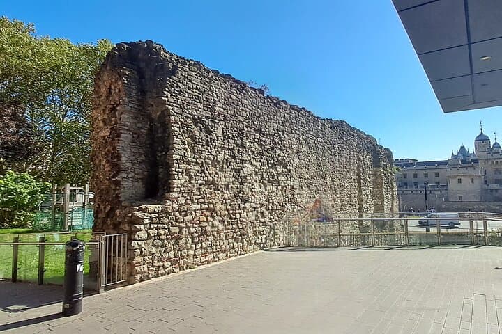 London's Secret Roman Past: Hidden Ruins Walking Tour photo 3