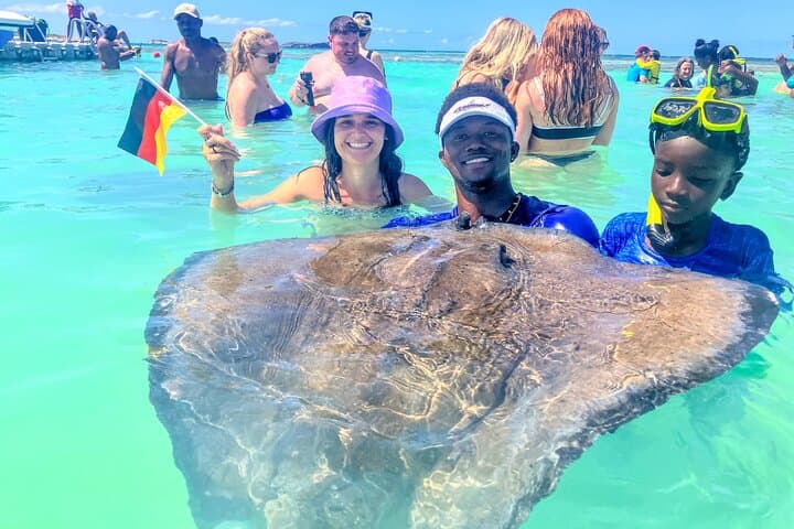 Stingray City Antigua: 3-Hour Morning Swim with Southern Rays (Transfers Included) photo 6