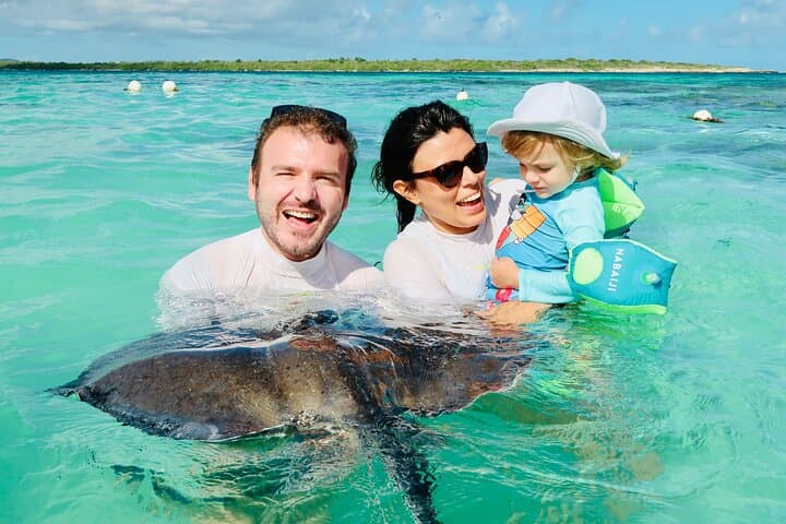 Stingray City Antigua: 3-Hour Morning Swim with Southern Rays (Transfers Included)