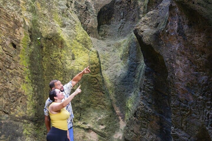 Cueva del Indio: Arecibo Coastal Hike, Sea Cliffs & Taíno Petroglyphs photo 5