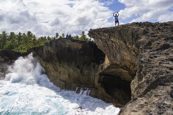 Cueva del Indio: Arecibo Coastal Hike, Sea Cliffs & Taíno Petroglyphs photo 2