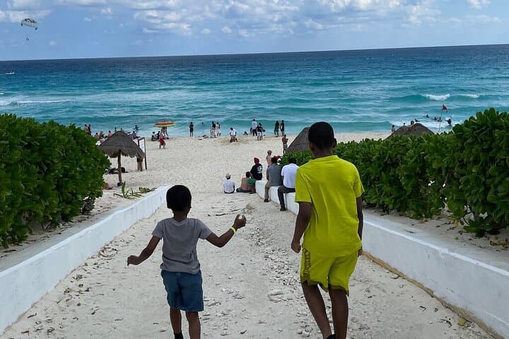 Cancun Shopping & Food Private Urban Tour: Mercado 28, Tequila & Playa Delfines photo 2